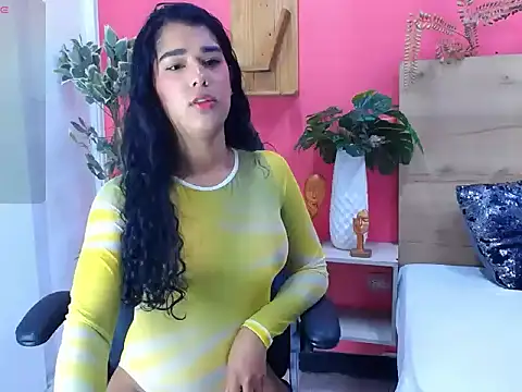 liahspencer online show from April 16, 7:03 pm