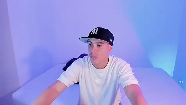 Axel  fierro online show from April 6, 7:48 pm