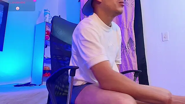 Axel  fierro online show from April 7, 12:49 pm