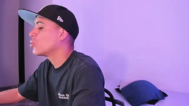 Axel  fierro online show from April 9, 7:30 pm