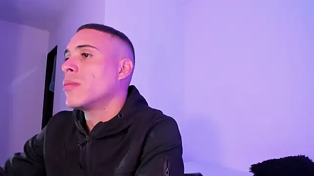 Axel  fierro online show from April 11, 7:51 pm