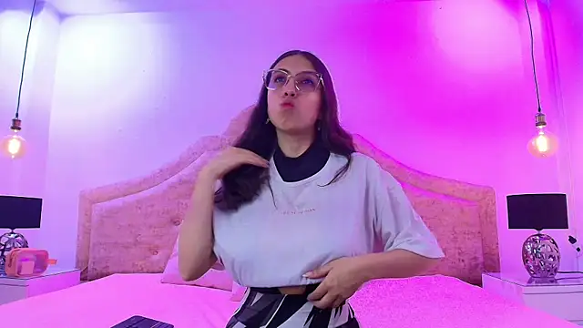 sweetlyundone online show from April 15, 7:32 pm