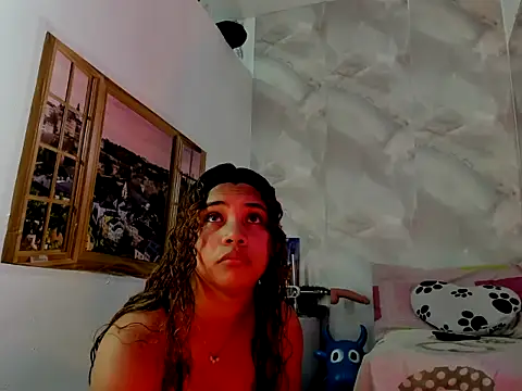 EllyBloom online show from April 13, 1:49 pm