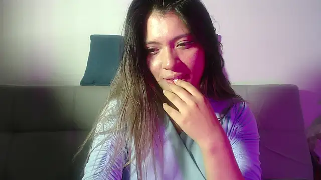 hannajonnes1 online show from April 15, 1:01 am