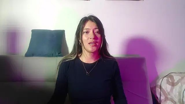 hannajonnes1 online show from April 16, 1:17 am