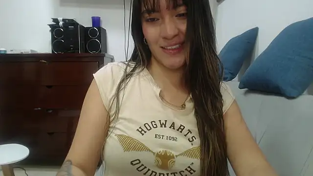 hannajonnes1 online show from April 21, 12:00 pm