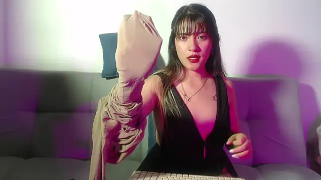 hannajonnes1 online show from April 22, 12:02 am