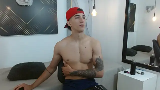 GoldenDesireX  online show from April 10, 7:51 pm