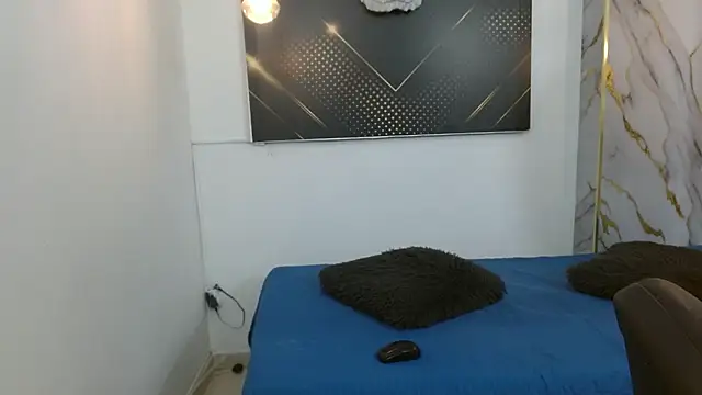 GoldenDesireX  online show from April 17, 7:50 pm