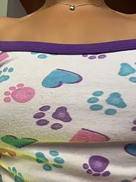 EvelynLeen  online show from April 14, 11:11 pm