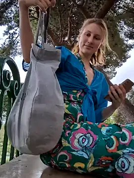 Julialexxxx online show from July 18, 7:23 am