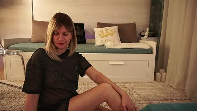 SweetLilTrouble online show from April 8, 9:04 pm