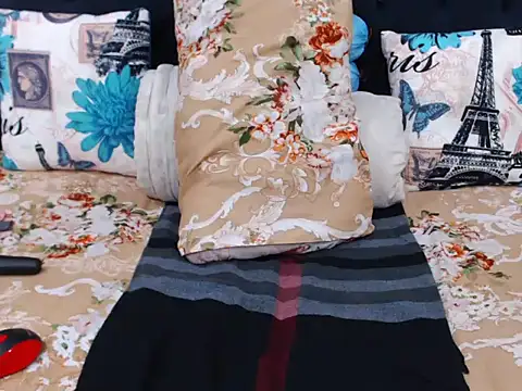 ChocolateClitt online show from April 12, 7:30 pm