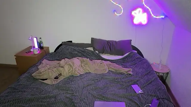 RoxySweetheart online show from April 7, 8:31 pm