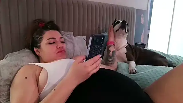 miss preggie online show from April 15, 6:37 pm