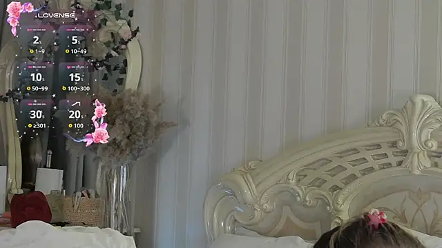 Snapshot of LianaGracee chatting on July 21, 9:11 am LianaGracee online show from July 21, 9:11 am