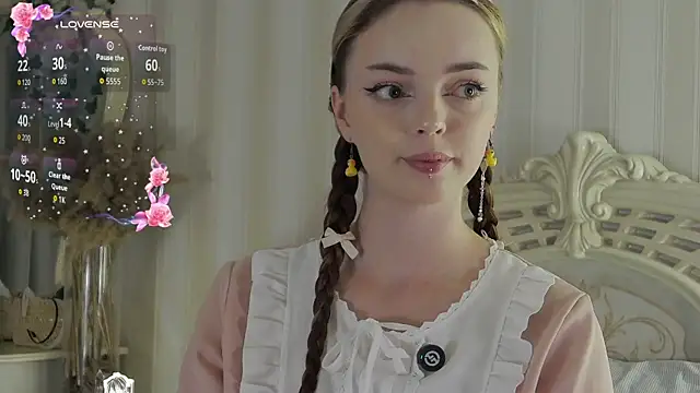 Snapshot of LianaGracee chatting on July 23, 10:13 am LianaGracee online show from July 23, 10:13 am