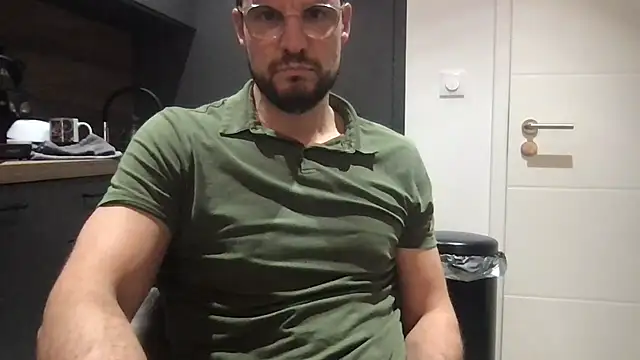 YoloNude online show from April 7, 8:31 pm