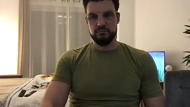 YoloNude online show from April 10, 8:35 pm