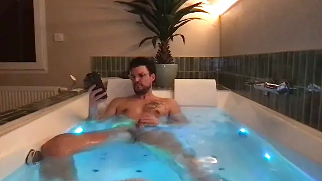 YoloNude online show from April 19, 9:06 pm