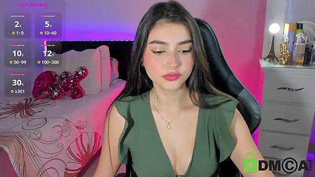 esmeralda le online show from April 16, 11:44 am