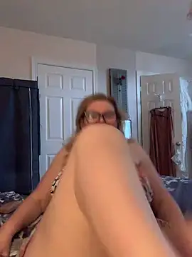 Love Lee xo online show from April 13, 12:43 pm