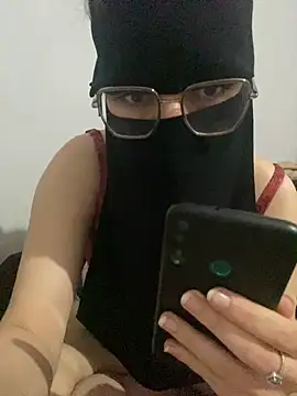 Snapshot of Riham_ri chatting on April 10, 2:00 pm Riham ri online show from April 10, 2:00 pm