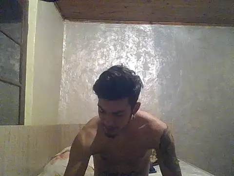 Snapshot of robertmrn112 chatting on May 30, 9:45 pm robertmrn112 online show from May 30, 9:45 pm