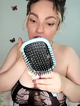 honey hornie online show from June 14, 1:36 am