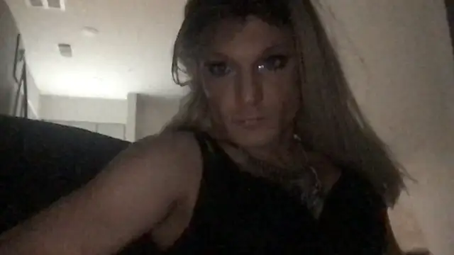 Snapshot of GypsiiCornel chatting on April 30, 12:28 am GypsiiCornel online show from April 30, 12:28 am