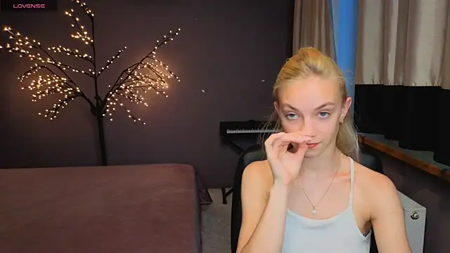 Snapshot of SonnySofia chatting on June 7, 5:38 pm SonnySofia online show from June 7, 5:38 pm