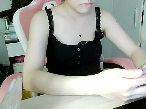 lucienguyen online show from April 10, 2:50 am