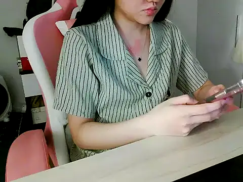 lucienguyen online show from April 18, 5:50 pm