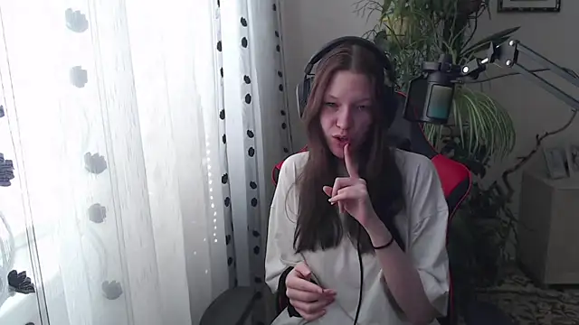 PunyKnee online show from April 8, 10:04 am