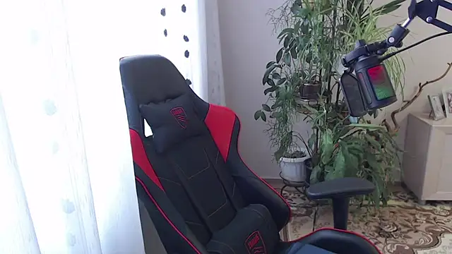 PunyKnee online show from April 13, 10:43 am