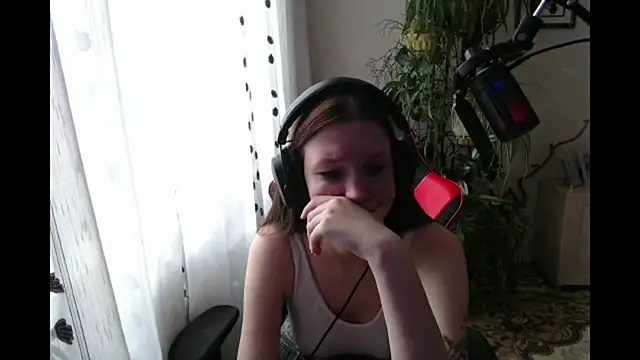 PunyKnee online show from April 14, 8:20 am