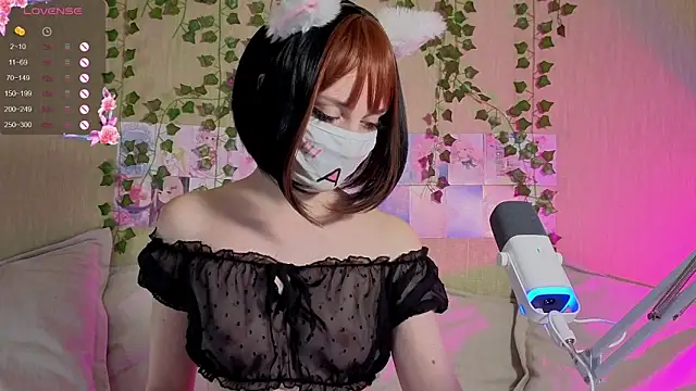 LunaNyanmi online show from April 14, 6:36 pm