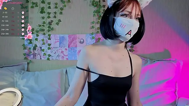 LunaNyanmi online show from April 15, 9:49 am