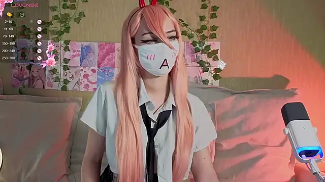 LunaNyanmi online show from April 16, 9:54 am