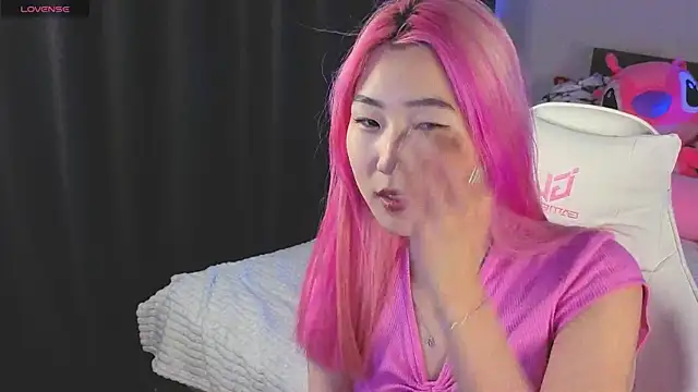 honeyveil  online show from April 15, 2:24 pm