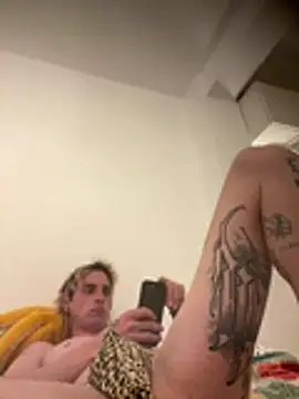 lucasdeexxx online show from April 6, 9:05 pm