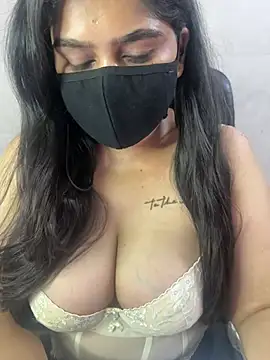 Snapshot of sarasofiaa_ chatting on May 20, 2:18 am sarasofiaa online show from May 20, 2:18 am