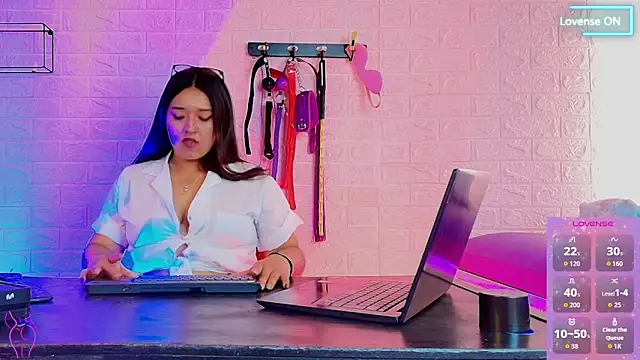 Bdsm Kiara online show from April 8, 1:55 pm