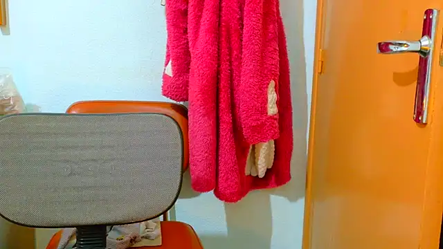 MojaditPussy online show from April 13, 5:35 am