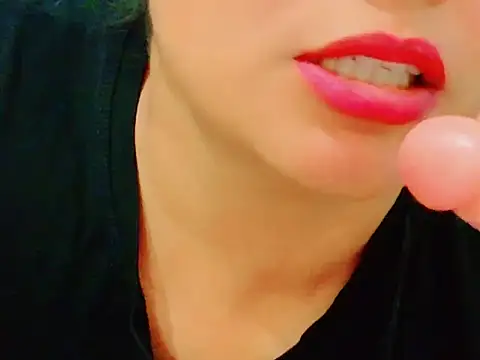 Snapshot of MojaditPussy chatting on May 2, 12:10 pm MojaditPussy online show from May 2, 12:10 pm