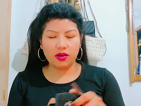 Snapshot of MojaditPussy chatting on May 10, 3:28 pm MojaditPussy online show from May 10, 3:28 pm