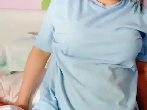 Snapshot of MojaditPussy chatting on June 1, 2:30 pm MojaditPussy online show from June 1, 2:30 pm