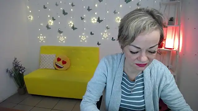 Snapshot of NikaMayu chatting on May 7, 5:24 am NikaMayu online show from May 7, 5:24 am