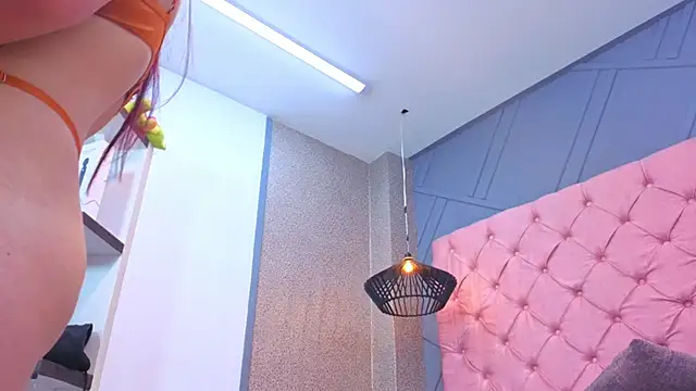 Mia horney- online show from April 9, 1:16 pm