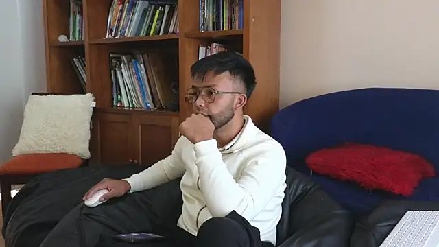 bbctoptwink online show from April 12, 7:30 pm